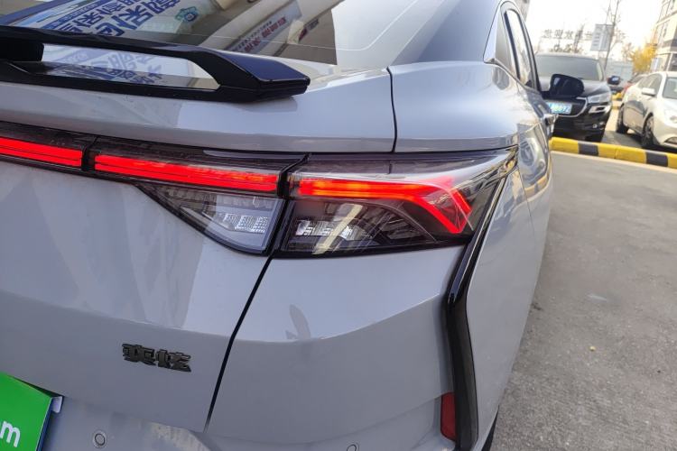 Used Dongfeng Aeolus Yixuan 2023 Mach Edition 1.5T Automatic Dream-Chasing Rider Version Right Rear Taillight