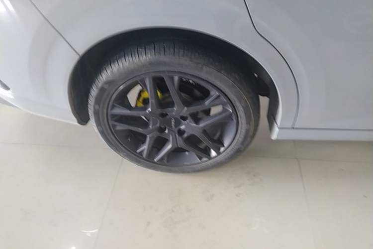 Used Dongfeng Aeolus Yixuan 2023 Mach Edition 1.5T Automatic Pursuit Rider Version Right Rear Wheel Hub