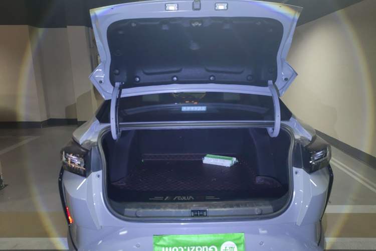 Used Dongfeng Aeolus Yixuan 2023 Mach Edition 1.5T Automatic Pursuit Rider Version Trunk