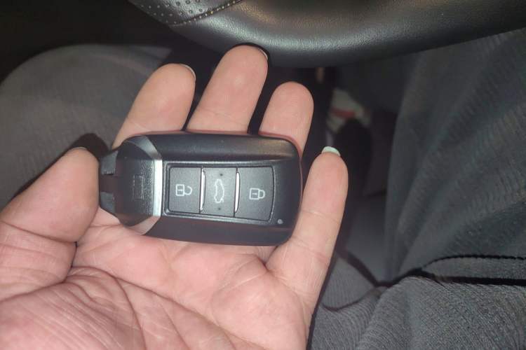 Used Dongfeng Aeolus Yixuan 2023 Mach Edition 1.5T Automatic Pursuit Rider Version Vehicle Key