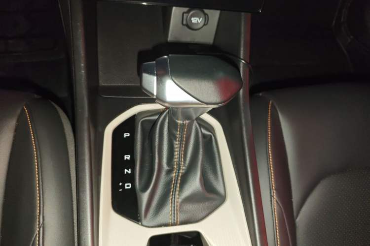 Used Dongfeng Aeolus Yixuan 2023 Mach Edition 1.5L Automatic Chasing Wind Version Gear Lever