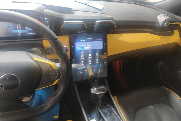 Used Dongfeng Aeolus Yixuan 2023 Mach Edition 1.5T Automatic Dream-Chasing Rider Version Center Console