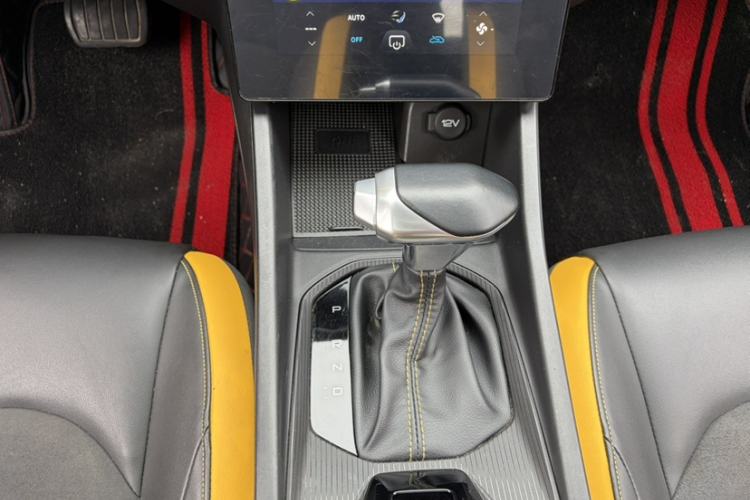 Used Dongfeng Aeolus Yixuan 2023 Mach Edition 1.5T Automatic Dream-Chasing Rider Version Gear Lever