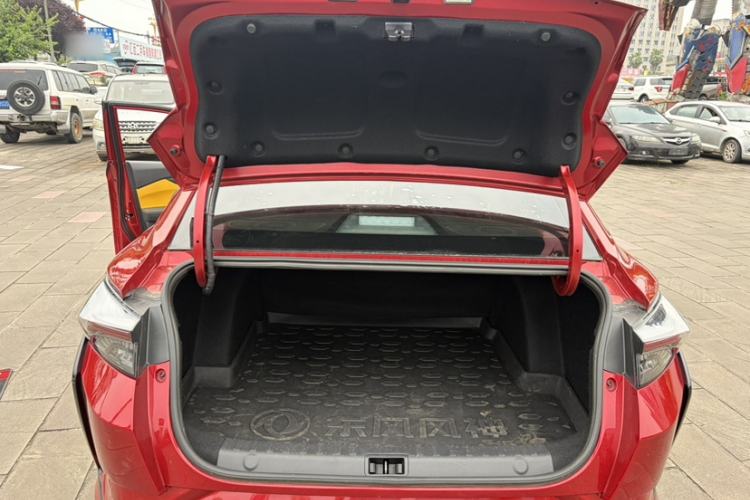 Used Dongfeng Aeolus Yixuan 2023 Mach Edition 1.5T Automatic Dream-Chasing Rider Version Trunk