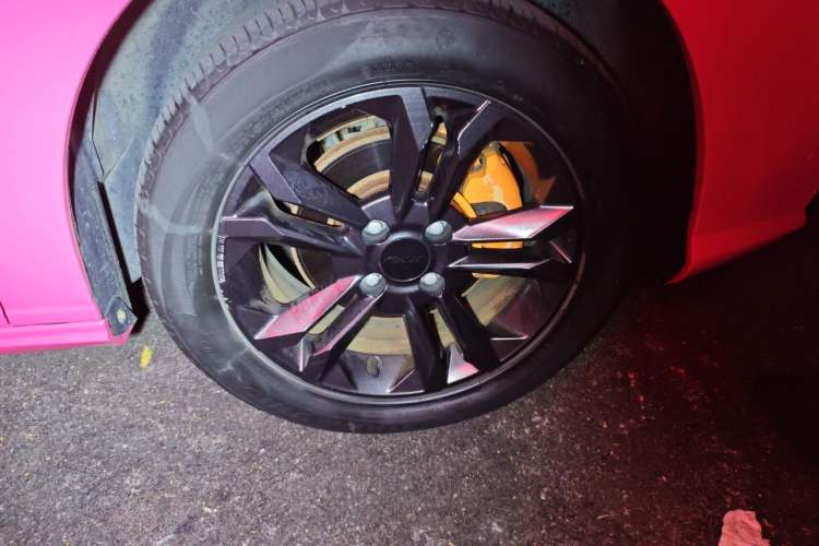 Used Dongfeng Aeolus Yixuan 2023 Mach Edition 1.5L Automatic Chasing Wind Version Right Front Wheel Hub