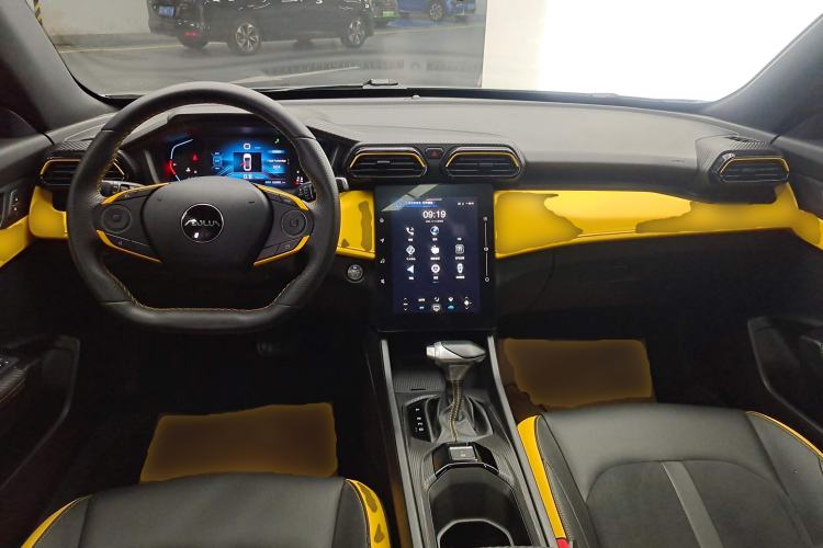 Used Dongfeng Aeolus Yixuan 2023 Mach Edition 1.5T Automatic Dream-Chasing Rider Version Center Console