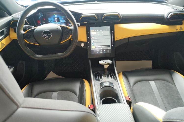 Used Dongfeng Aeolus Yixuan 2023 Mach Edition 1.5T Automatic Pursuit Rider Version Center Console