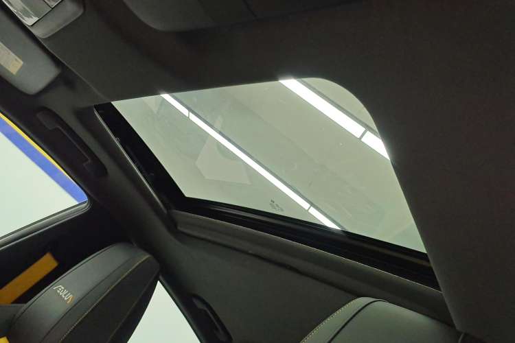 Used Dongfeng Aeolus Yixuan 2023 Mach Edition 1.5T Automatic Dream-Chasing Rider Version Headliner