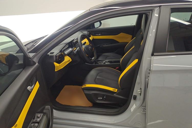 Used Dongfeng Aeolus Yixuan 2023 Mach Edition 1.5T Automatic Dream-Chasing Rider Version Left Front Seat