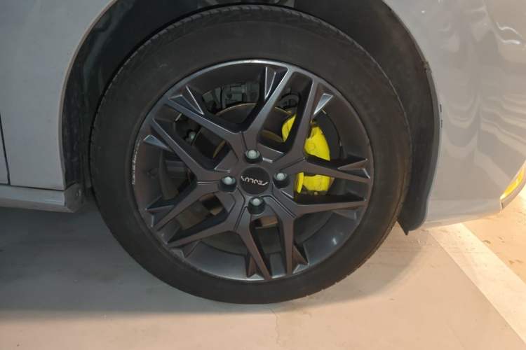 Used Dongfeng Aeolus Yixuan 2023 Mach Edition 1.5T Automatic Pursuit Rider Version Right Front Wheel Hub