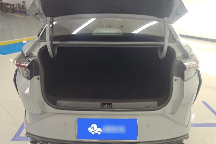 Used Dongfeng Aeolus Yixuan 2023 Mach Edition 1.5T Automatic Dream-Chasing Rider Version Trunk