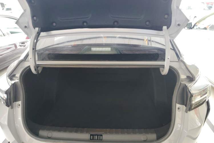 Used Dongfeng Aeolus Yixuan 2023 Mach Edition 1.5T Automatic Pursuit Rider Version Trunk