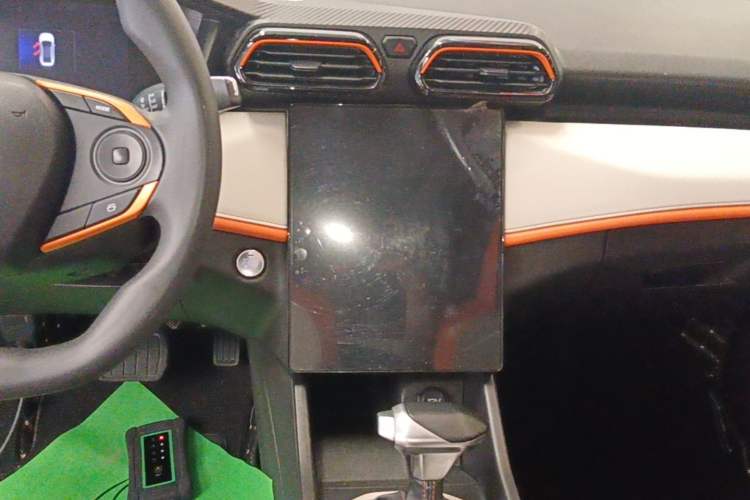 Used Dongfeng Aeolus Yixuan 2023 Mach Edition 1.5L Automatic Chasing Wind Version Audio And AC Panel