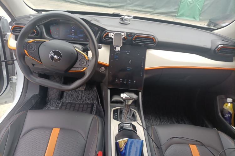 Used Dongfeng Aeolus Yixuan 2023 Mach Edition 1.5L Automatic Chasing Shadow Version Center Console
