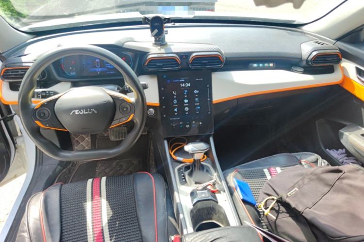 Used Dongfeng Aeolus Yixuan 2023 Mach Edition 1.5L Automatic Chasing Wind Version Center Console