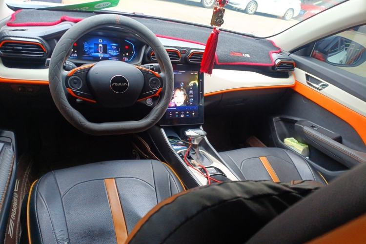 Used Dongfeng Aeolus Yixuan 2023 Mach Edition 1.5L Automatic Chasing Wind Version Center Console