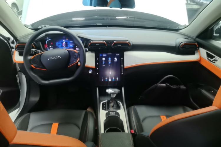 Used Dongfeng Aeolus Yixuan 2023 Mach Edition 1.5L Automatic Chasing Wind Version Center Console