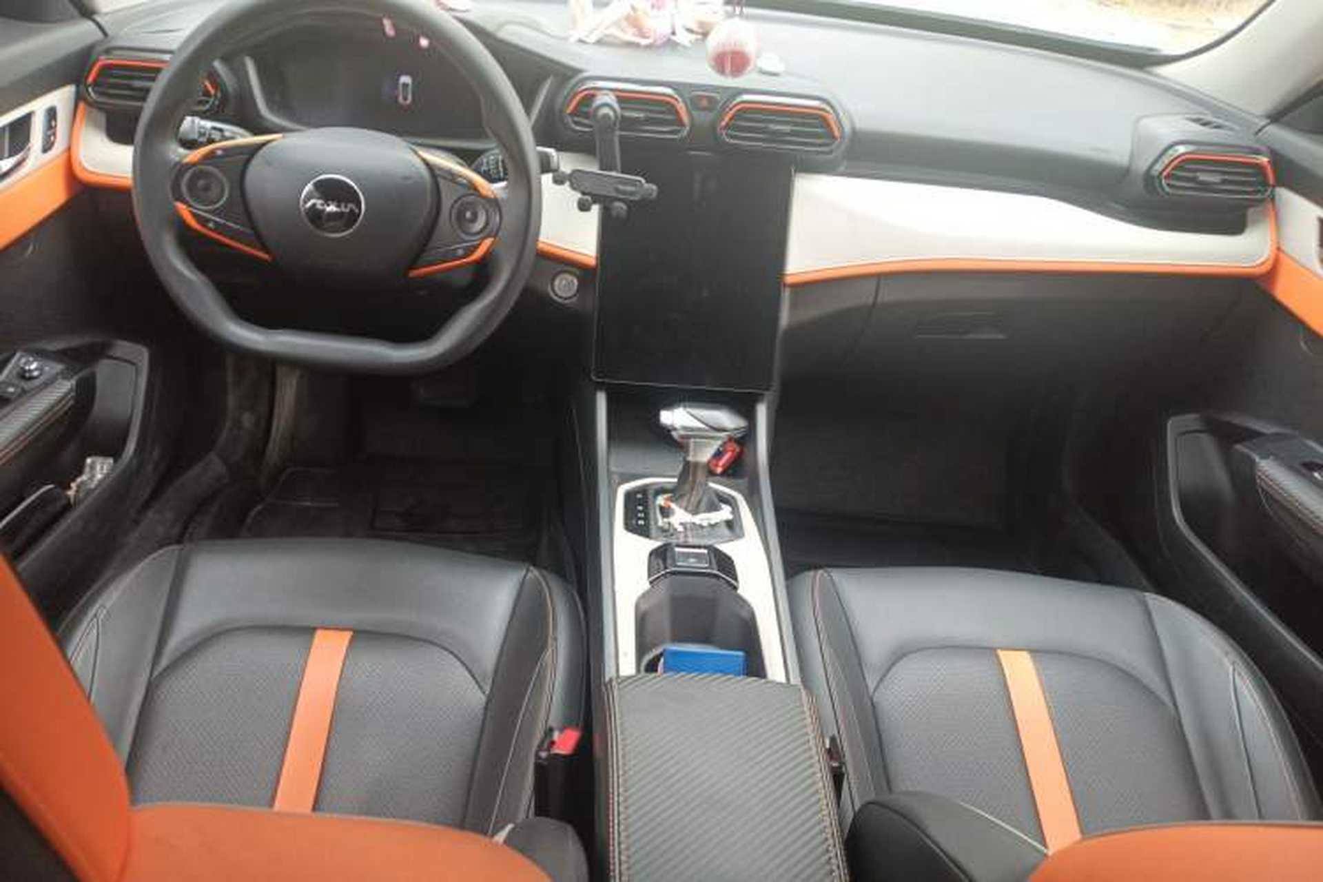 Used Dongfeng Aeolus Yixuan 2023 Mach Edition 1.5L Automatic Chasing Shadow Version Center Console