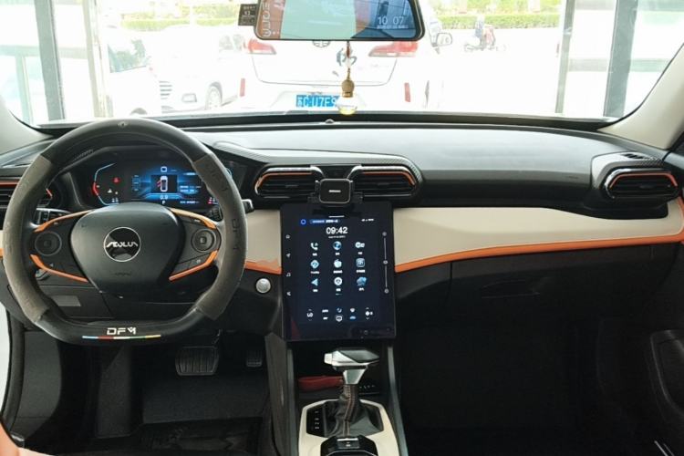 Used Dongfeng Aeolus Yixuan 2023 Mach Edition 1.5L Automatic Chasing Wind Version Center Console