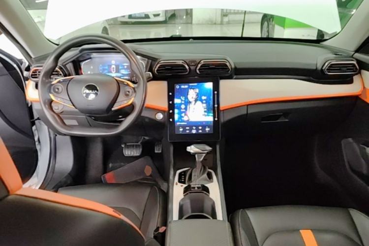 Used Dongfeng Aeolus Yixuan 2023 Mach Edition 1.5L Automatic Chasing Wind Version Center Console