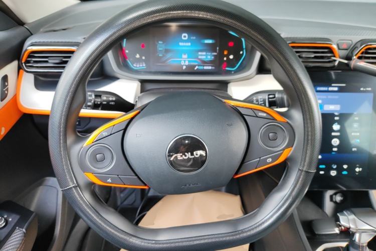 Used Dongfeng Aeolus Yixuan 2023 Mach Edition 1.5L Automatic Chasing Wind Version Center Console