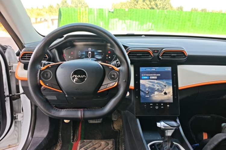 Used Dongfeng Aeolus Yixuan 2023 Mach Edition 1.5L Automatic Chasing Wind Version Center Console