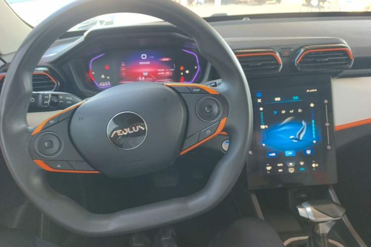 Used Dongfeng Aeolus Yixuan 2023 Mach Edition 1.5L Automatic Chasing Wind Version Center Console