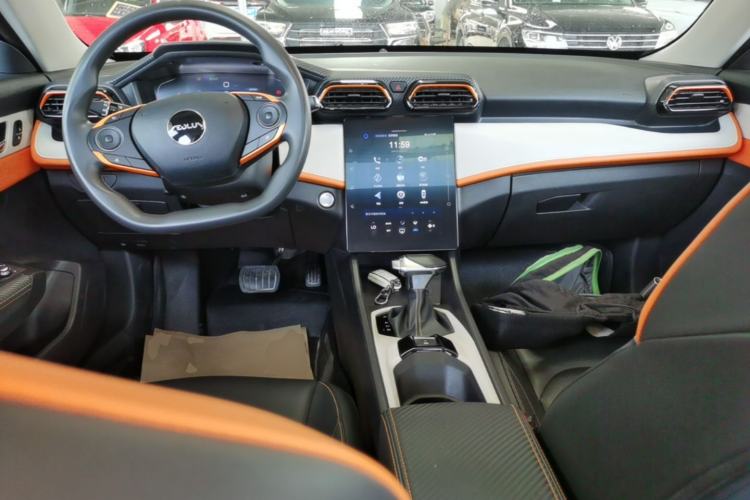 Used Dongfeng Aeolus Yixuan 2023 Mach Edition 1.5L Automatic Chasing Shadow Version Center Console