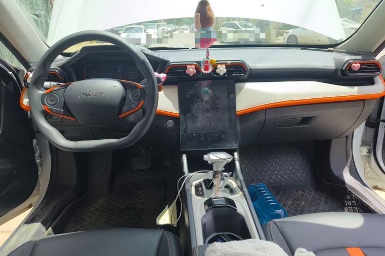 Used Dongfeng Aeolus Yixuan 2023 Mach Edition 1.5L Automatic Chasing Wind Version Center Console