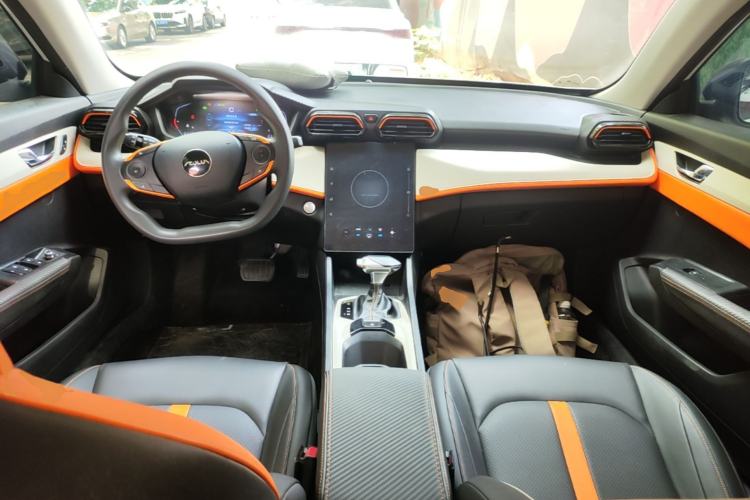 Used Dongfeng Aeolus Yixuan 2023 Mach Edition 1.5L Automatic Chasing Wind Version Center Console