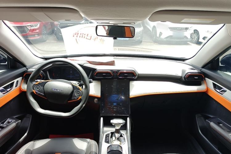 Used Dongfeng Aeolus Yixuan 2023 Mach Edition 1.5L Automatic Chasing Wind Version Center Console