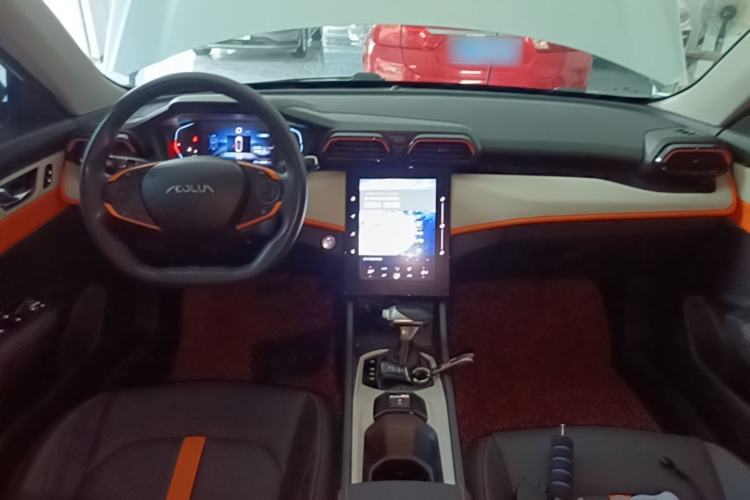 Used Dongfeng Aeolus Yixuan 2023 Mach Edition 1.5L Automatic Chasing Wind Version Center Console