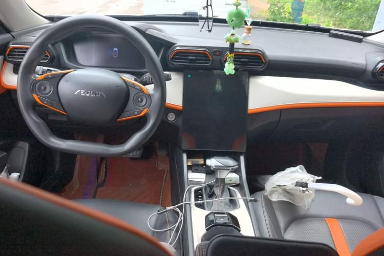 Used Dongfeng Aeolus Yixuan 2023 Mach Edition 1.5L Automatic Chasing Wind Version Center Console