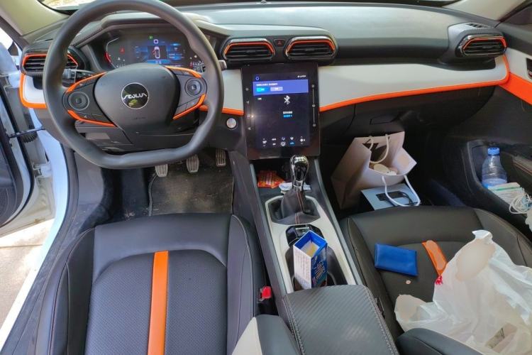 Used Dongfeng Aeolus Yixuan 2023 Mach Edition 1.5L Manual Windstorm Version Center Console