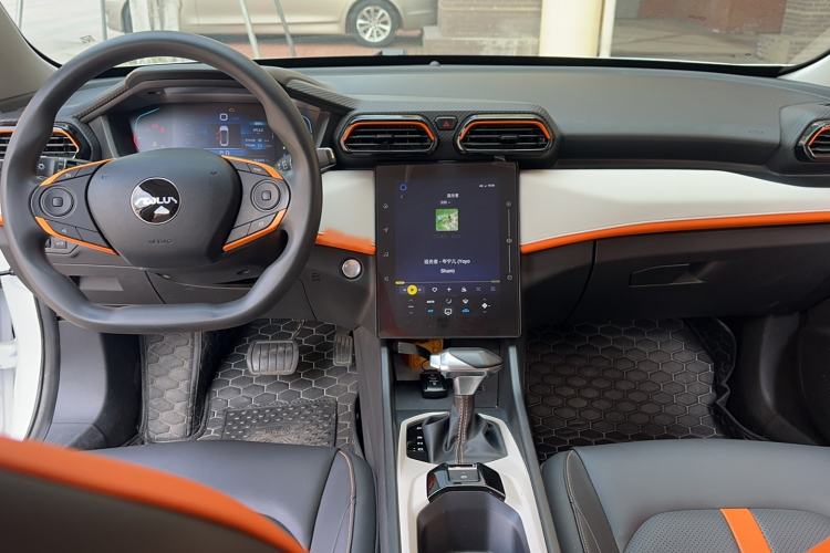 Used Dongfeng Aeolus Yixuan 2023 Mach Edition 1.5L Automatic Chasing Wind Version Center Console
