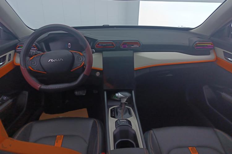 Used Dongfeng Aeolus Yixuan 2023 Mach Edition 1.5L Automatic Chasing Shadow Version Center Console