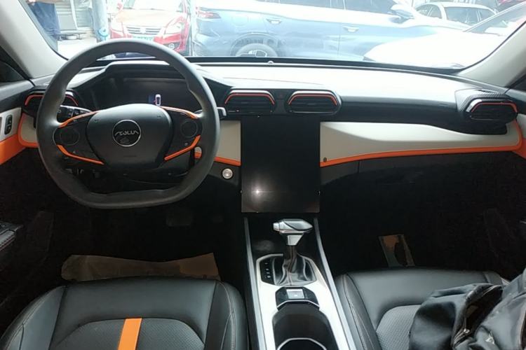 Used Dongfeng Aeolus Yixuan 2023 Mach Edition 1.5L Automatic Chasing Wind Version Center Console
