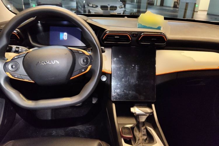 Used Dongfeng Aeolus Yixuan 2023 Mach Edition 1.5L Automatic Chasing Wind Version Center Console