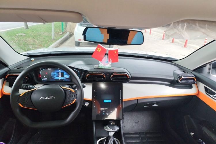Used Dongfeng Aeolus Yixuan 2023 Mach Edition 1.5L Automatic Chasing Wind Version Center Console