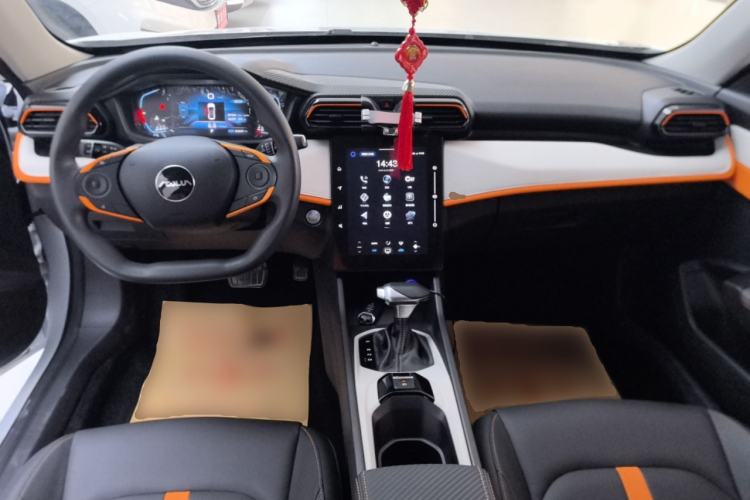 Used Dongfeng Aeolus Yixuan 2023 Mach Edition 1.5L Automatic Chasing Wind Version Center Console
