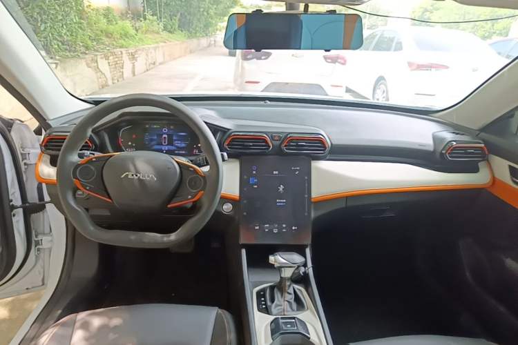 Used Dongfeng Aeolus Yixuan 2023 Mach Edition 1.5L Automatic Chasing Wind Version Center Console