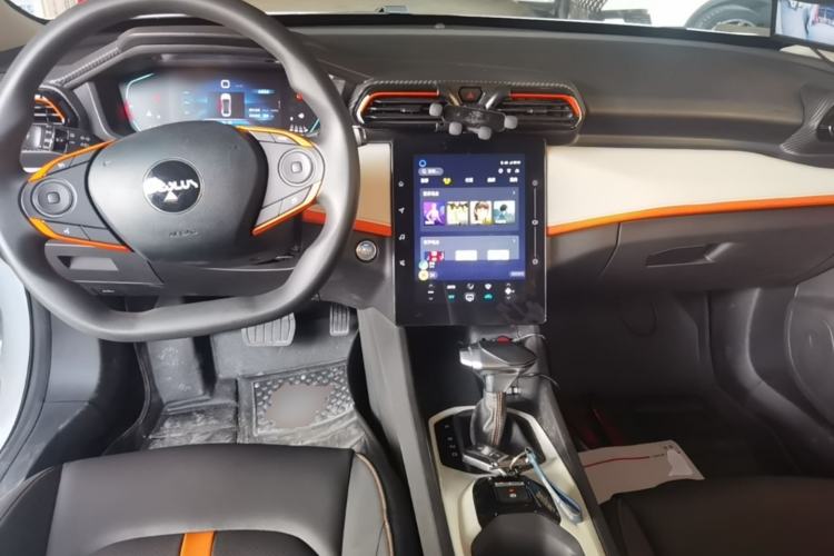 Used Dongfeng Aeolus Yixuan 2023 Mach Edition 1.5L Automatic Chasing Wind Version Center Console