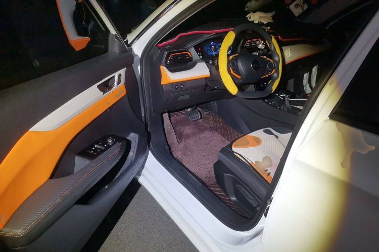 Used Dongfeng Aeolus Yixuan 2023 Mach Edition 1.5L Automatic Chasing Shadow Version Driver Seat