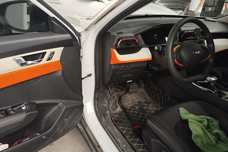 Used Dongfeng Aeolus Yixuan 2023 Mach Edition 1.5L Automatic Chasing Shadow Version Driver Seat