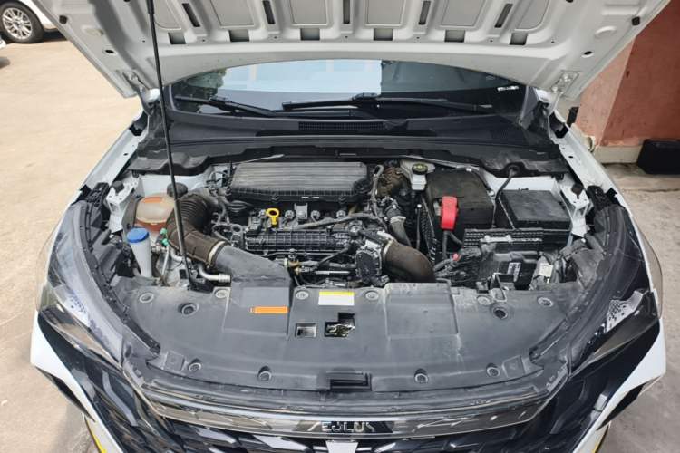 Used Dongfeng Aeolus Yixuan 2023 Mach Edition 1.5T Automatic Pursuit Rider Version Engine Bay