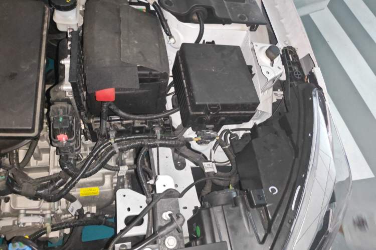 Used Dongfeng Aeolus Yixuan 2023 Mach Edition 1.5L Automatic Chasing Wind Version Engine Bay Left