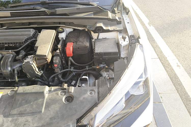 Used Dongfeng Aeolus Yixuan 2023 Mach Edition 1.5L Manual Windstorm Version Engine Bay Left