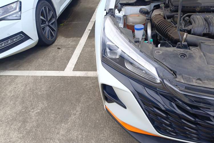 Used Dongfeng Aeolus Yixuan 2023 Mach Edition 1.5L Automatic Chasing Wind Version Engine Bay Right