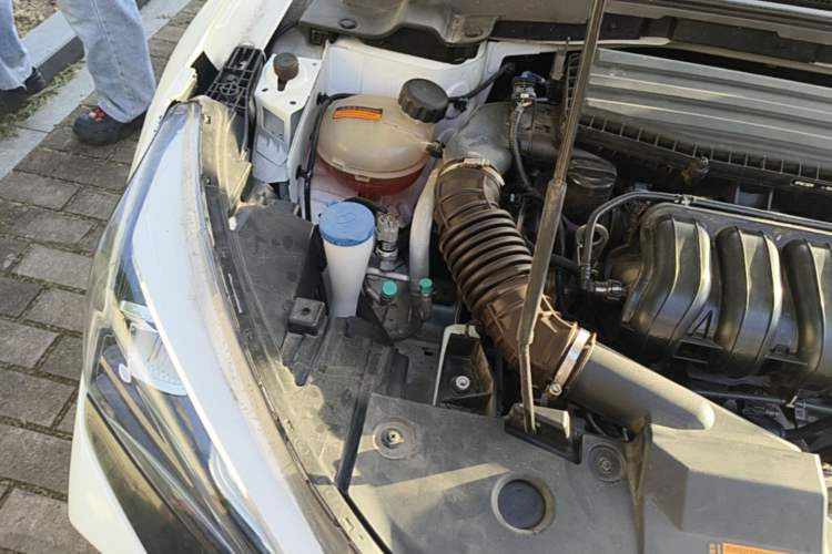 Used Dongfeng Aeolus Yixuan 2023 Mach Edition 1.5L Manual Windstorm Version Engine Bay Right