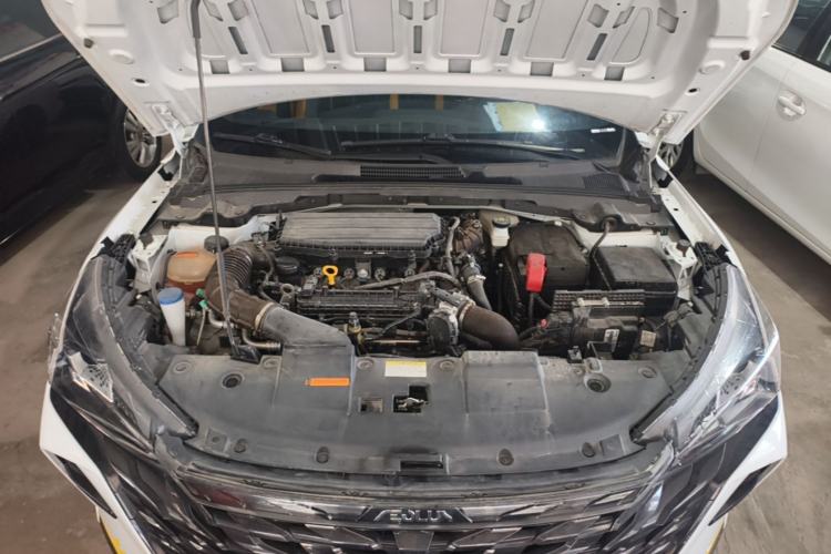 Used Dongfeng Aeolus Yixuan 2023 Mach Edition 1.5T Automatic Pursuit Rider Version Engine Bay
